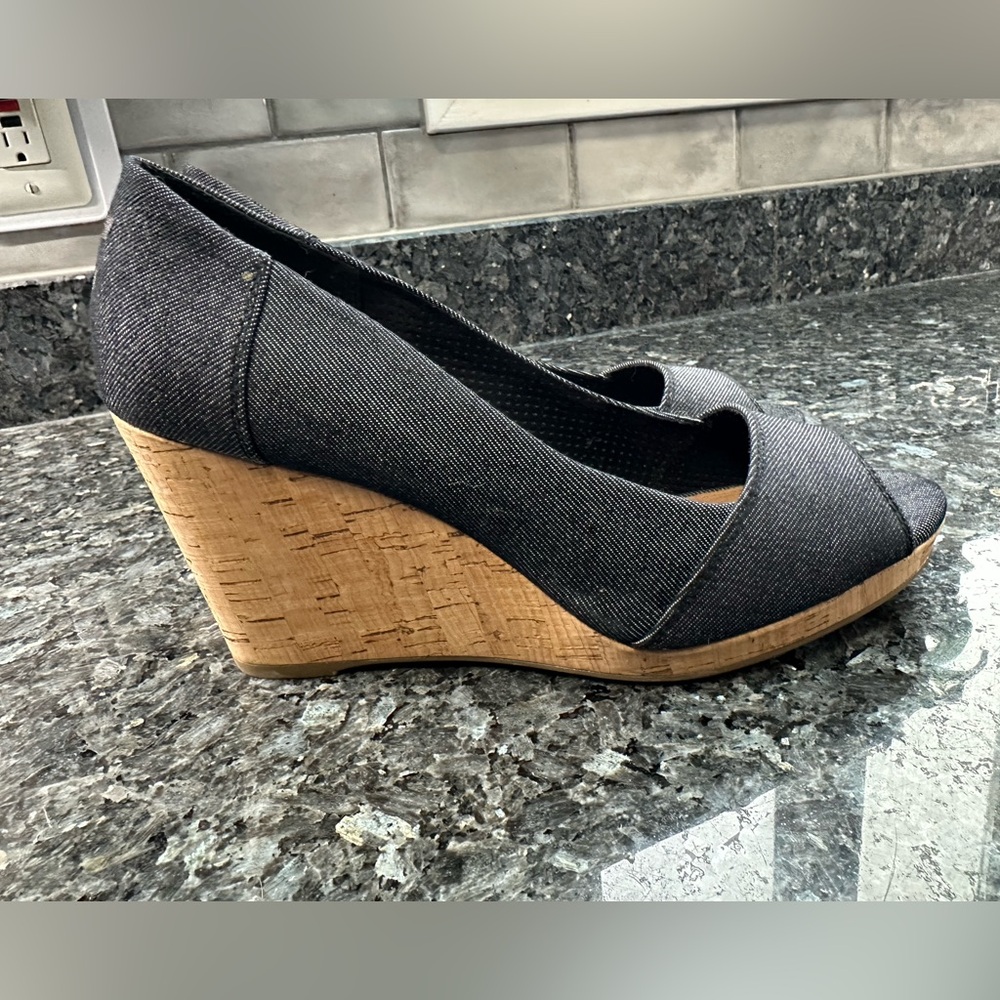 Toms Stella Blue Denim Peep Toe Cork Wedge Heels Women’s Size 9.5 Boho Chic